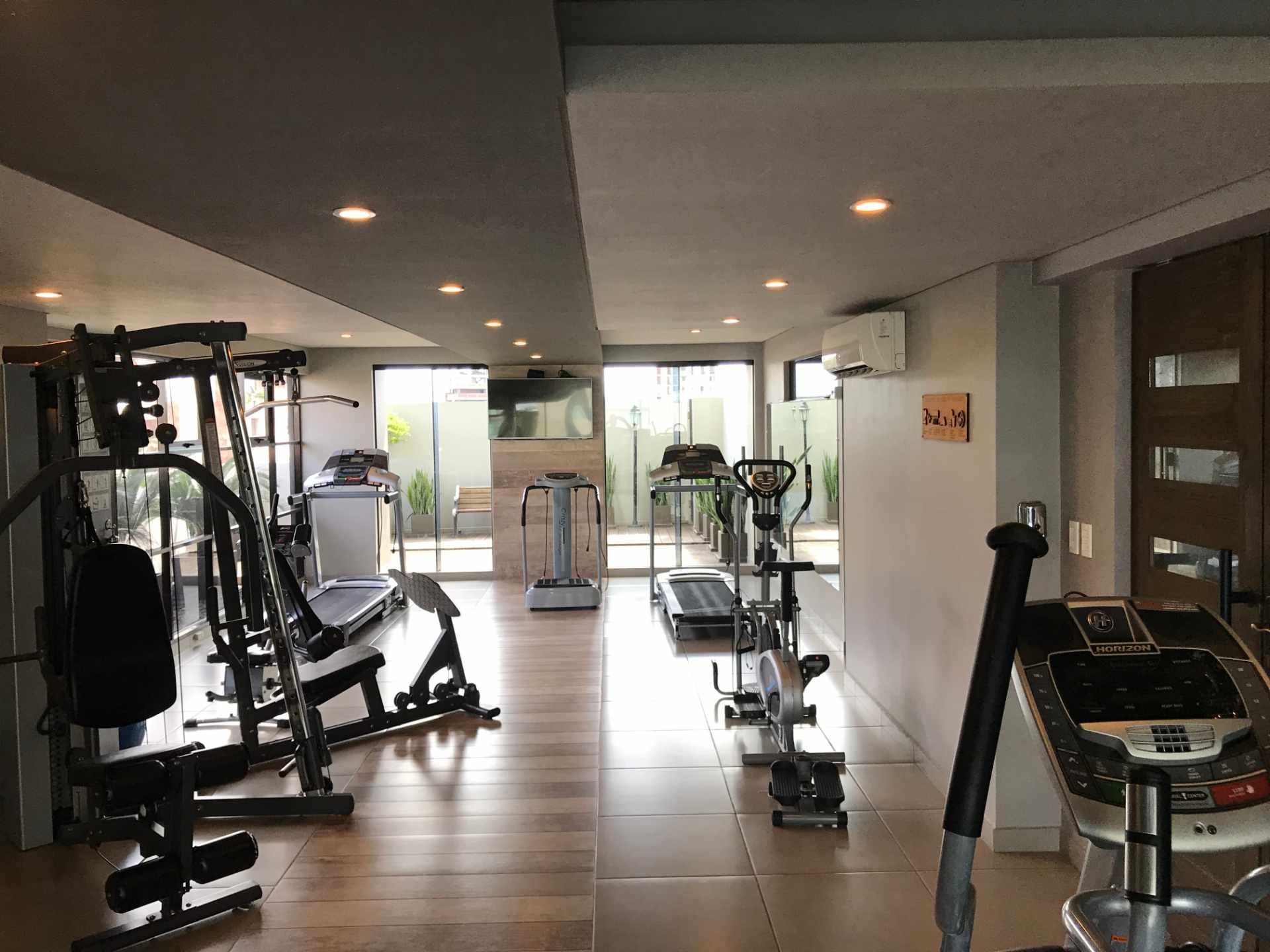 Departamento en AlquilerCondominio Fragata, Equipetrol, 2do. y 3er. Anillo, sobre Av. San Martín, próximo a Colegio Alemán.  Foto 10