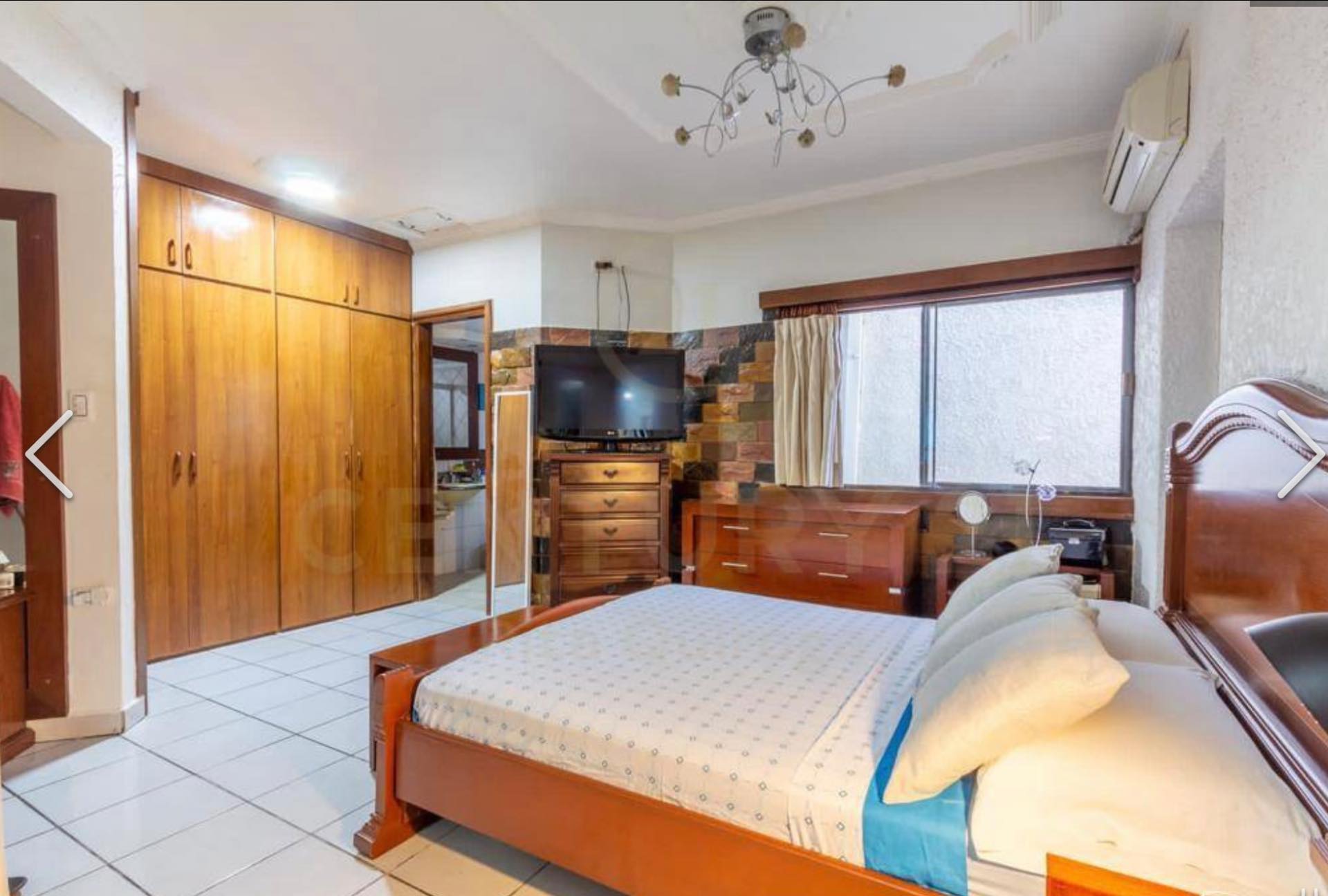 Casa en VentaBarrio Hamacas, Av. Beni entre 3er y 4to anillo 3 dormitorios 5 baños 2 parqueos Foto 10