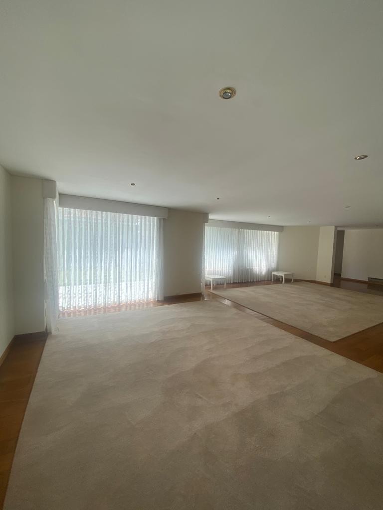 Casa Linda Casa Vacía en Alquiler o Venta
4 dormitorios en suite, Zona Irpavi
 Foto 3