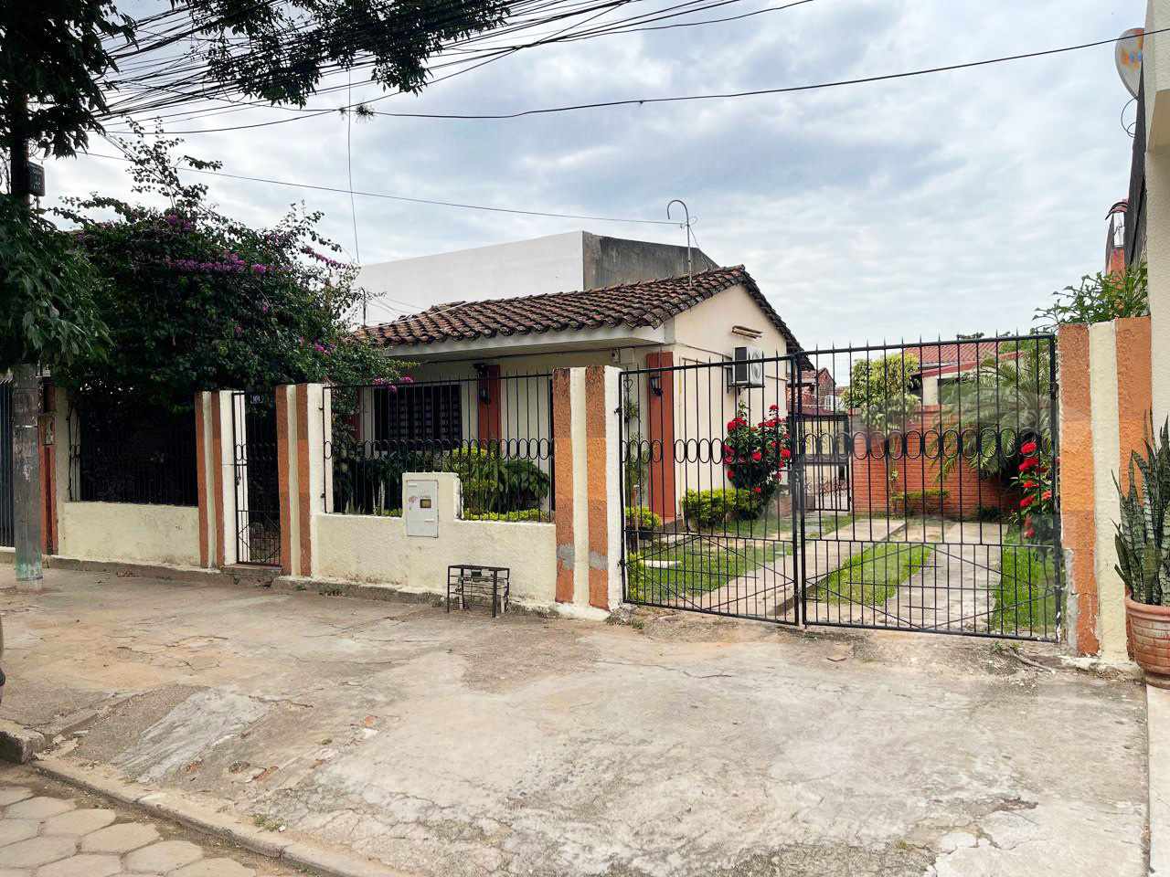 Departamento en VentaZona oeste, entre 1er. y 2do. anillo 2 dormitorios 1 baños 2 parqueos Foto 2