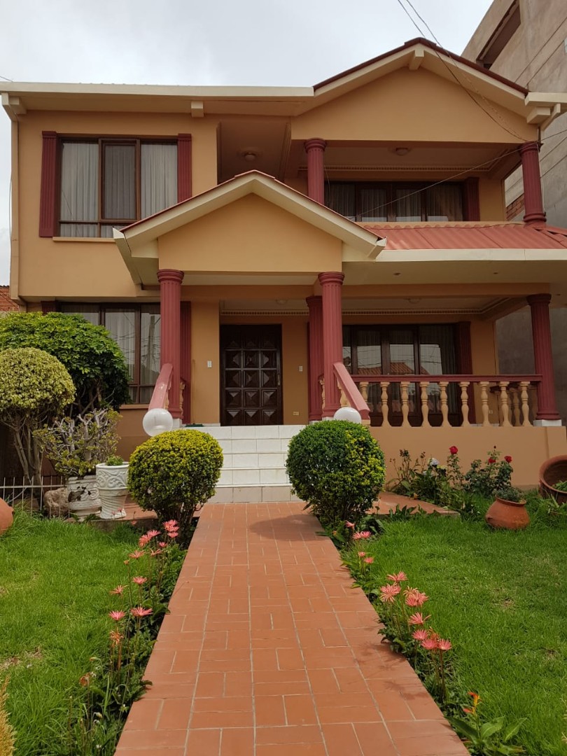 Casa Avenida Atahuallpa frente al segundo tanque de semapa Foto 11