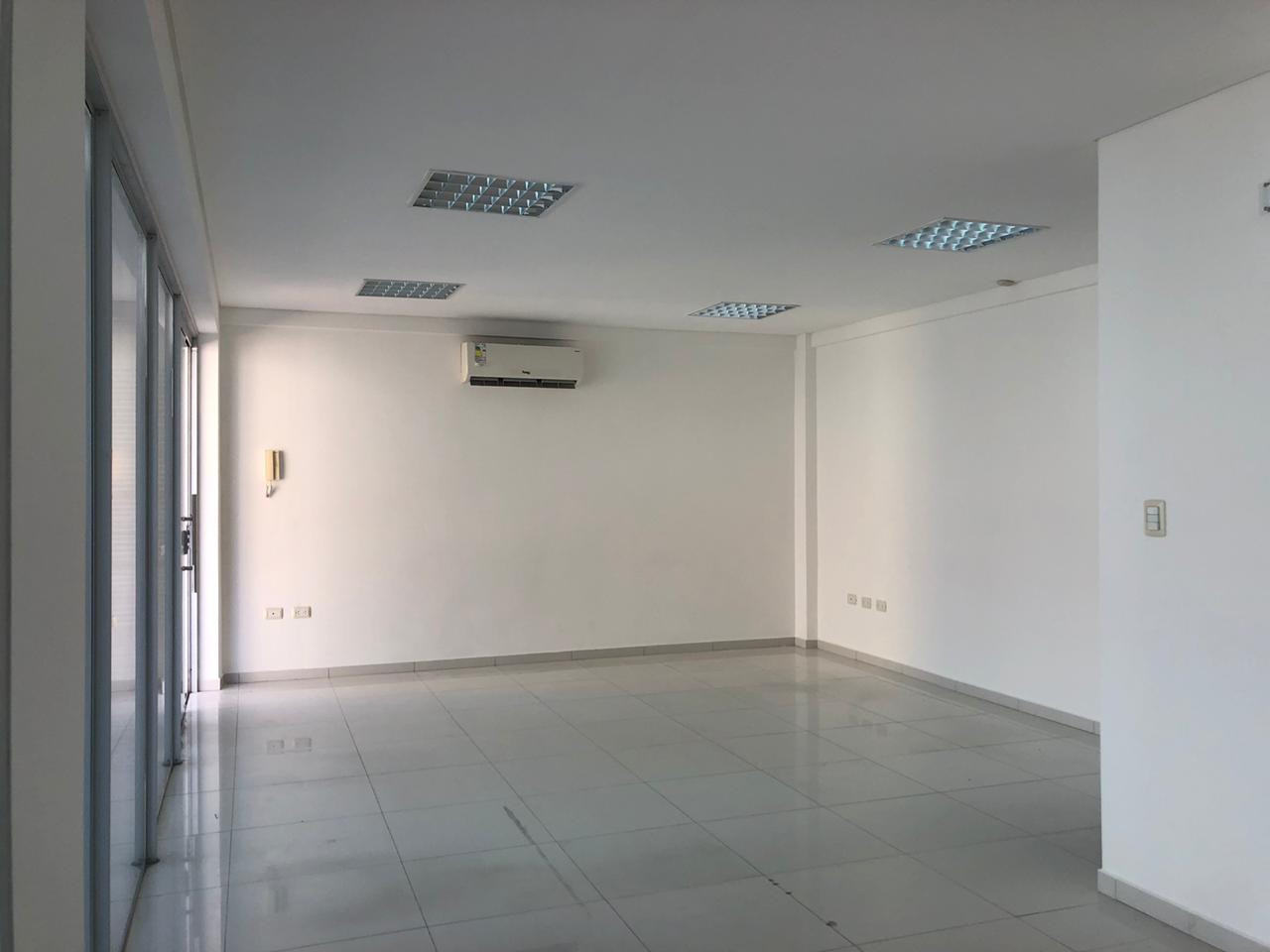 Oficina en AlquilerCalle Moldes 740 entre calle Oruro y Av. Viedma 8 dormitorios 6 baños 3 parqueos Foto 14