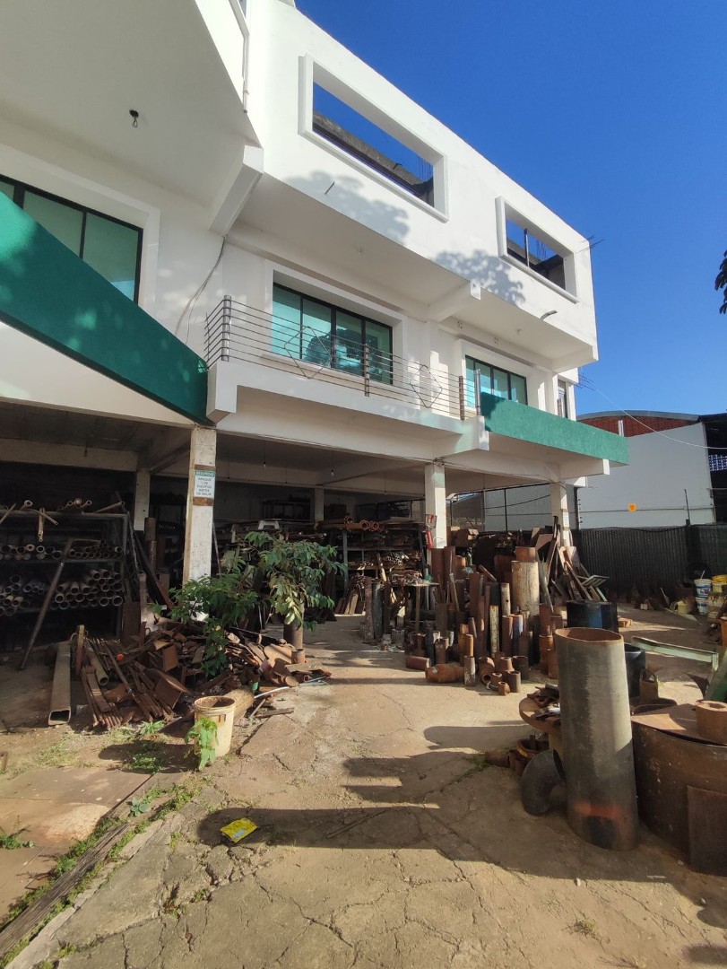 Edificio en Entre 4to y 5to anillo Sur en Santa Cruz de la Sierra 11 dormitorios 6 baños 15 parqueos Foto 17