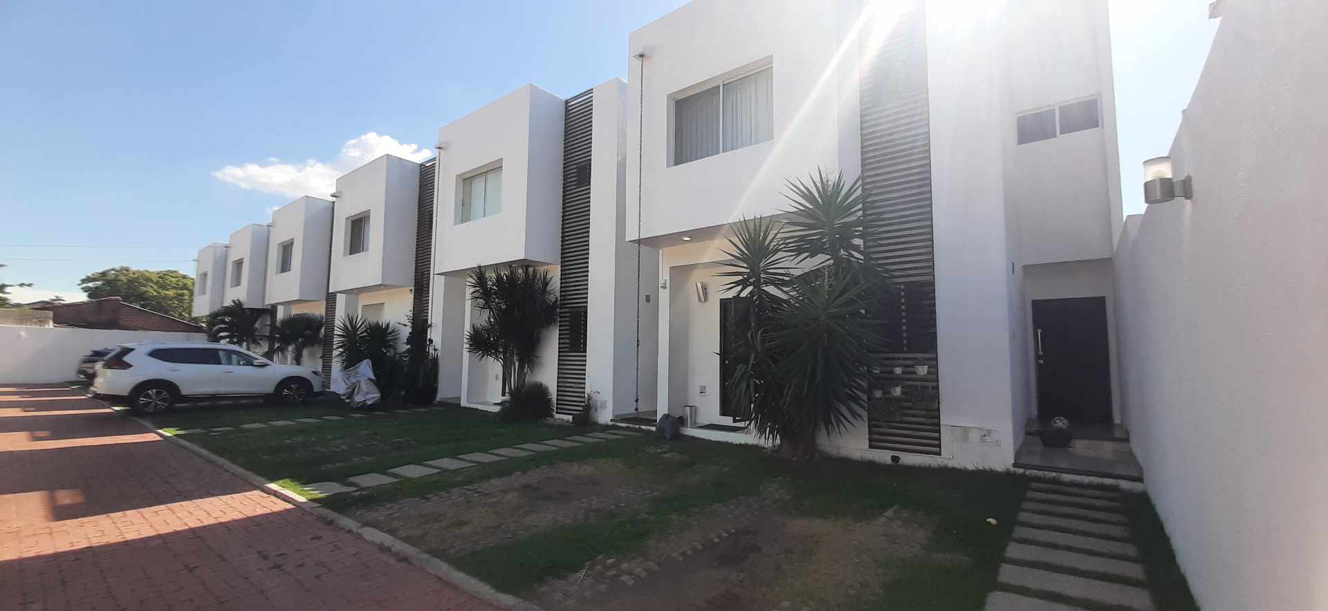 Casa en VentaCONDOMINIO LAS PALMERAS  3 dormitorios 4 baños 2 parqueos Foto 1