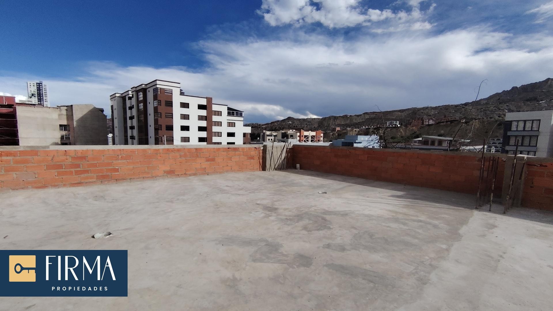 Casa en Obrajes en La Paz 5 dormitorios 4 baños  Foto 7