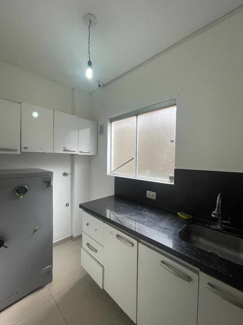 En Alquiler a $us 700 Foto 1