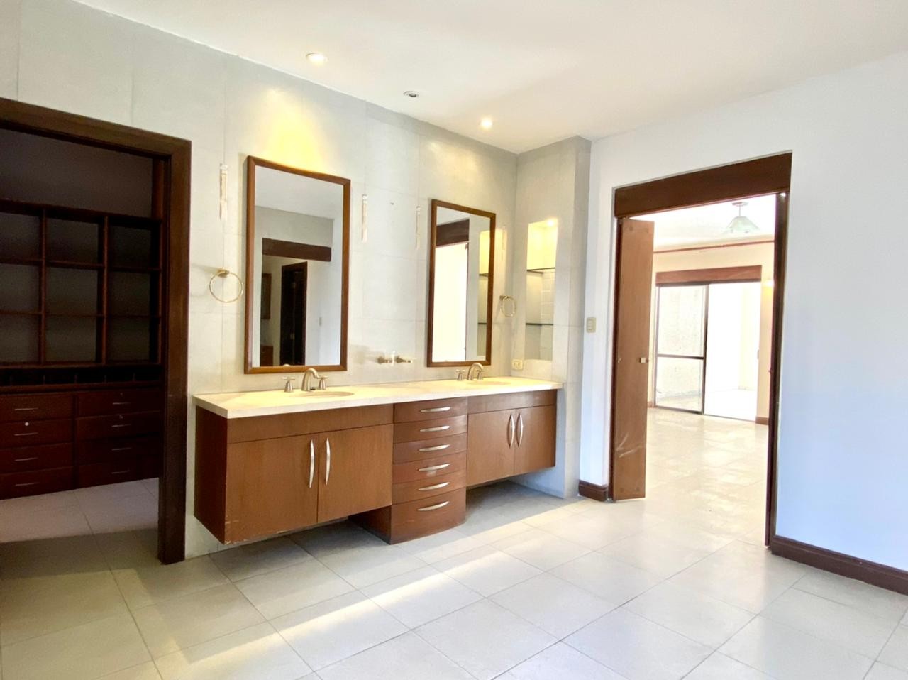 Casa en VentaBarrio Urbarí, Av. Piraí calle Baracea Foto 13