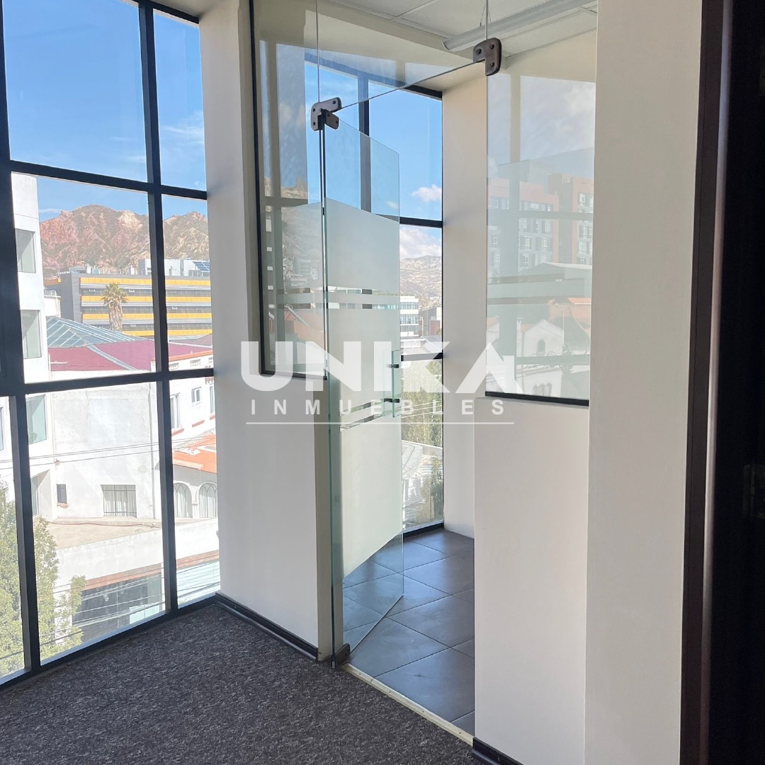 Oficina en Alquiler🏢 EN ALQUILER ELEGANTE Y CÓMODA OFICINA EN CALACOTO 2 dormitorios 1 baños 1 parqueos Foto 8