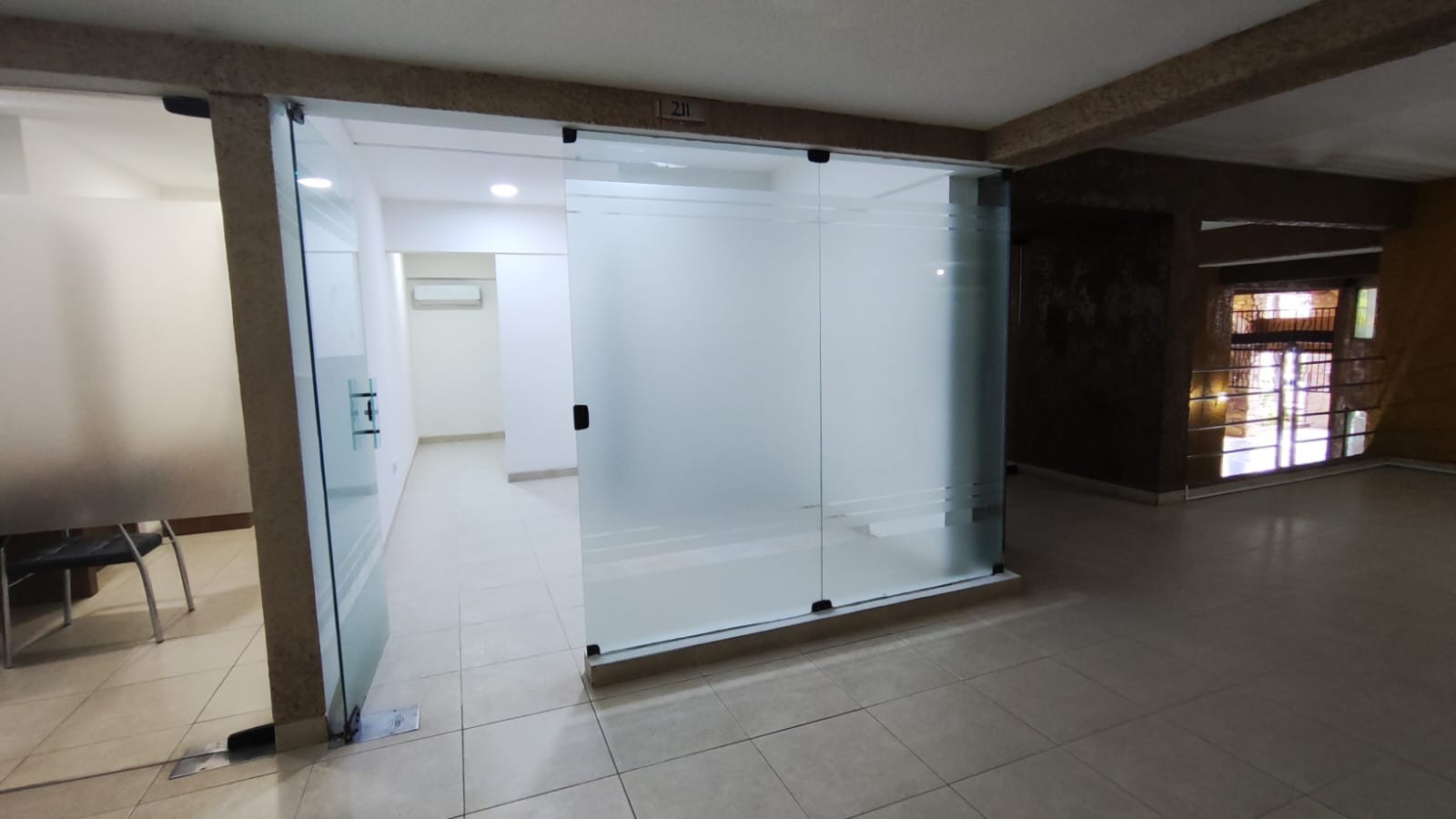 Oficina en Entre 1er y 2do anillo Norte en Santa Cruz de la Sierra 2 dormitorios 1 baños  Foto 9