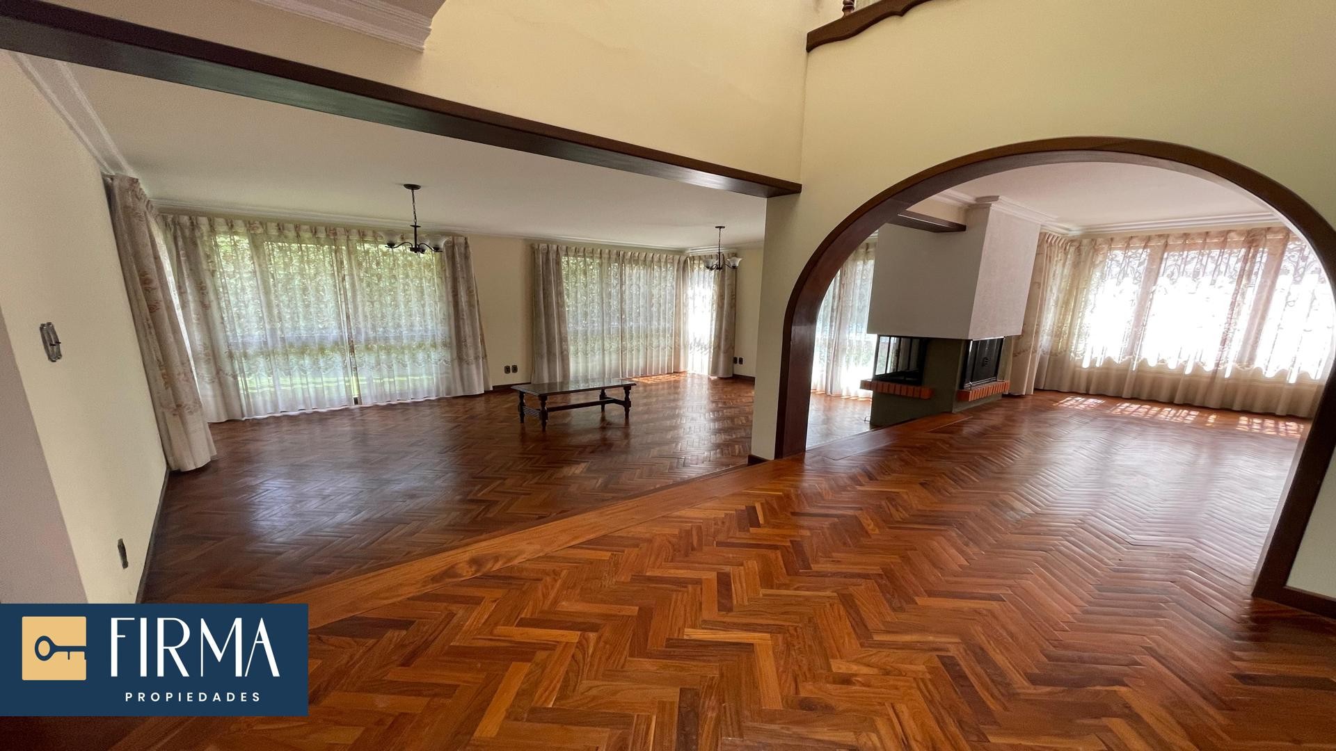 Casa en AlquilerCASA EN ALQUILER EN LA FLORIDA 3 dormitorios 5 baños 3 parqueos Foto 2