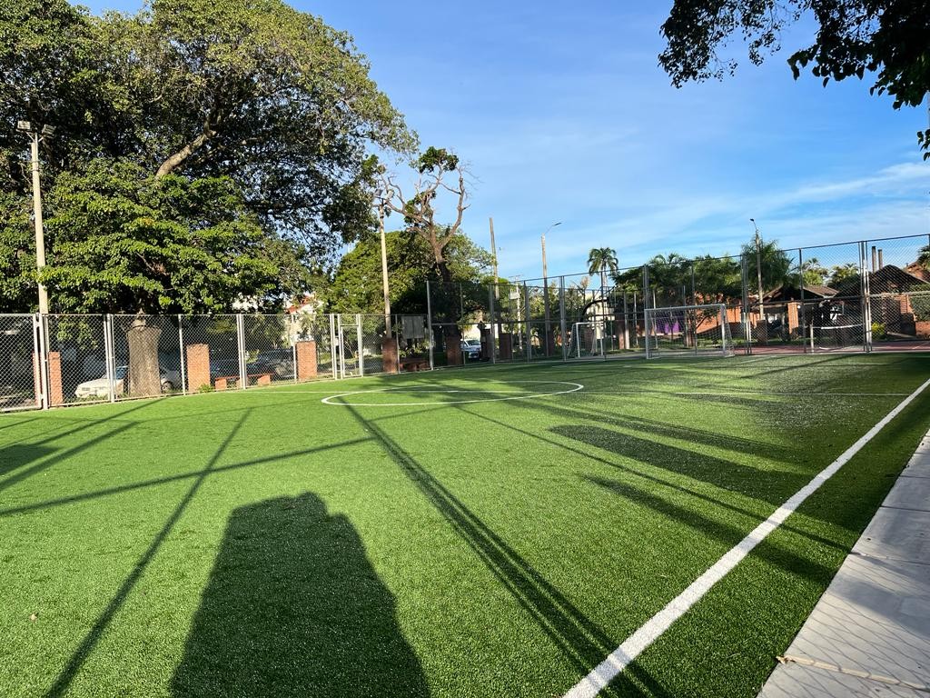 Casa en Entre 4to y 5to anillo Norte en Santa Cruz de la Sierra 5 dormitorios 6 baños 2 parqueos Foto 18