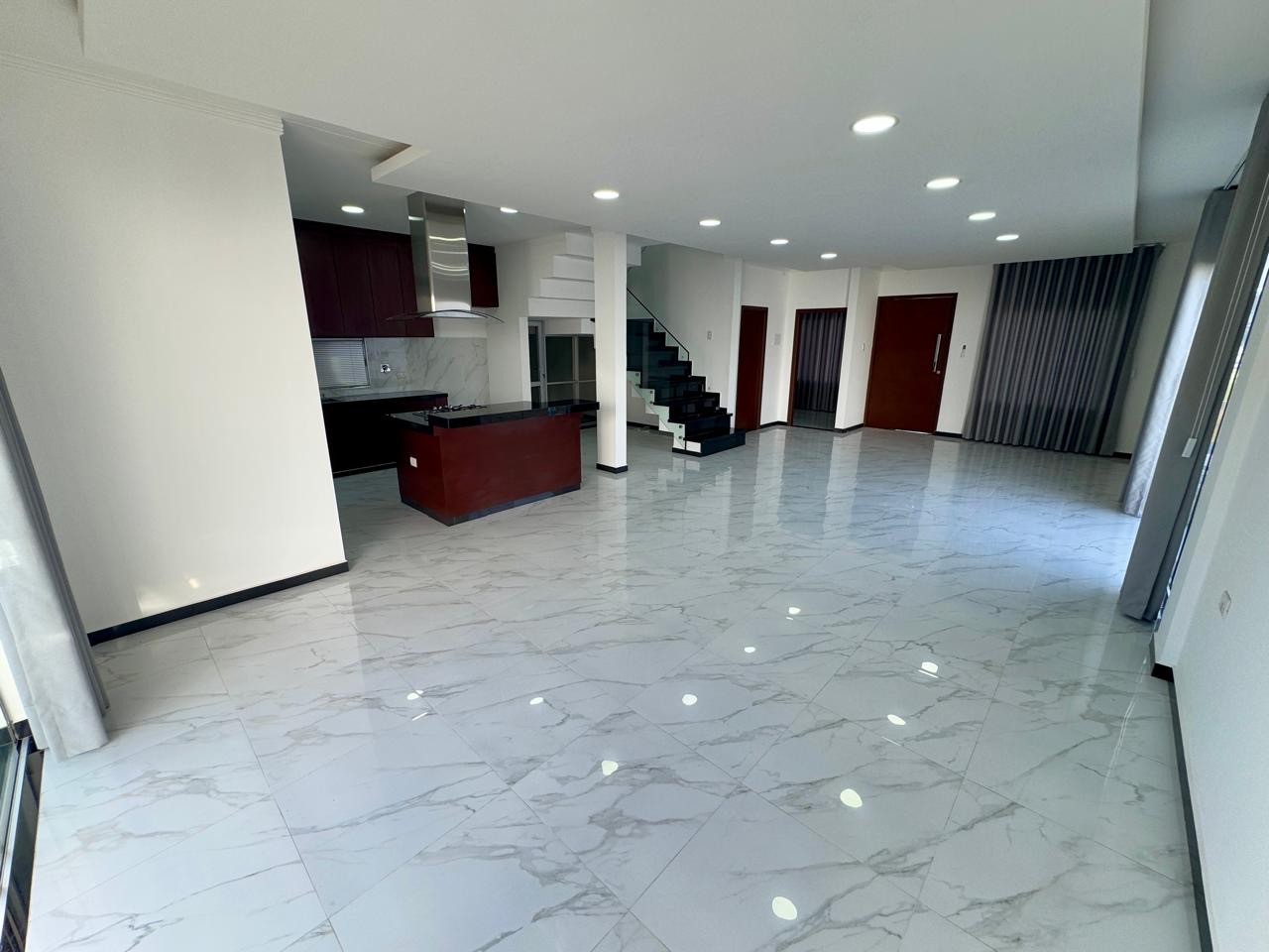 Casa en Carretera Norte en Santa Cruz de la Sierra 4 dormitorios 3 baños 2 parqueos Foto 6