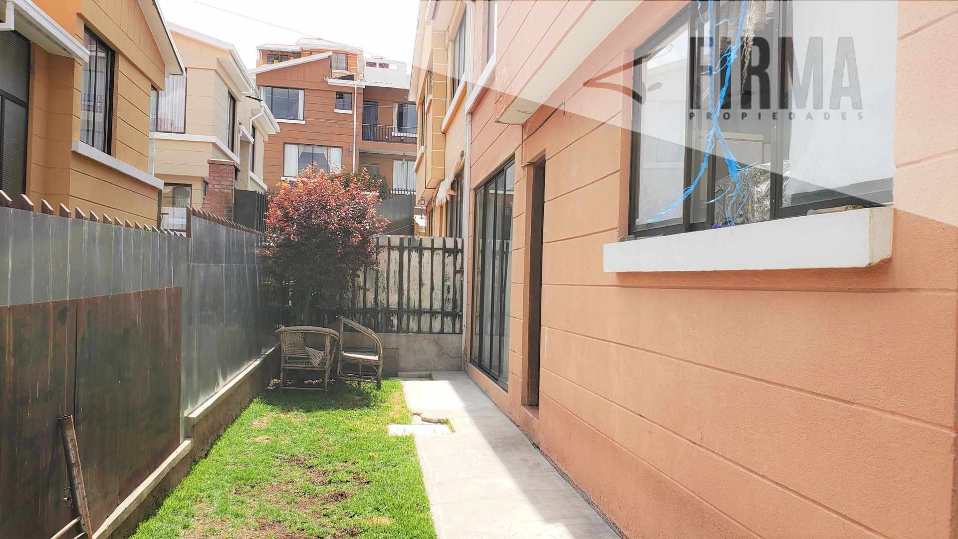 Casa en Cota Cota en La Paz 4 dormitorios 4 baños 1 parqueos Foto 3