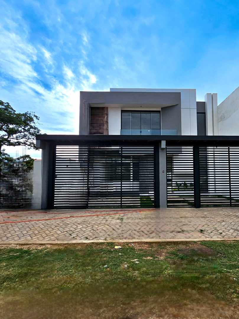 Casa en VentaZona Norte km 8½ (Mainter)
HERMOSA CASA INDEPENDIENTE  3 dormitorios 4 baños 2 parqueos Foto 1