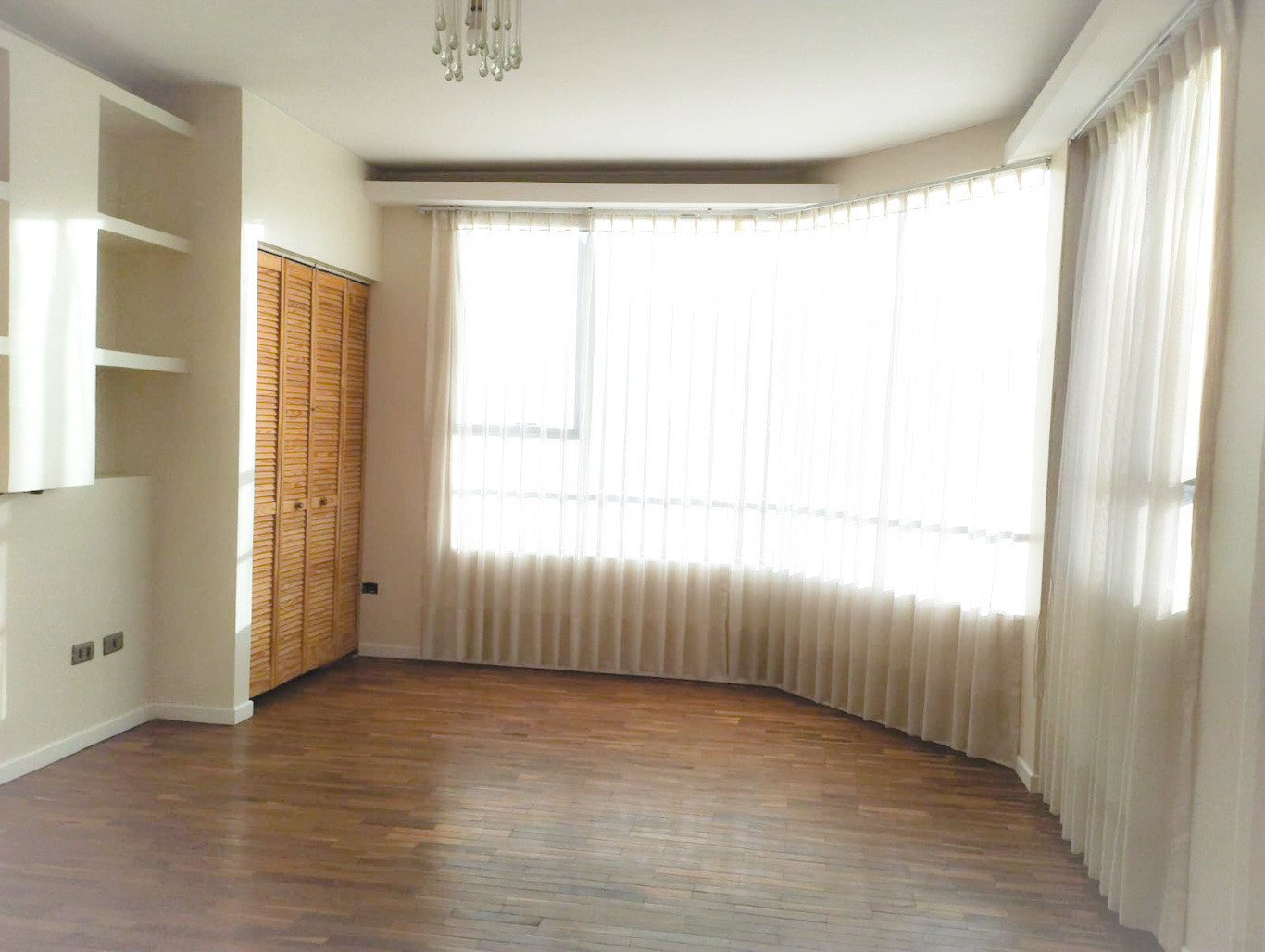 Casa en VentaLOS PINOS (inicio) 9 dormitorios 12 baños 3 parqueos Foto 9