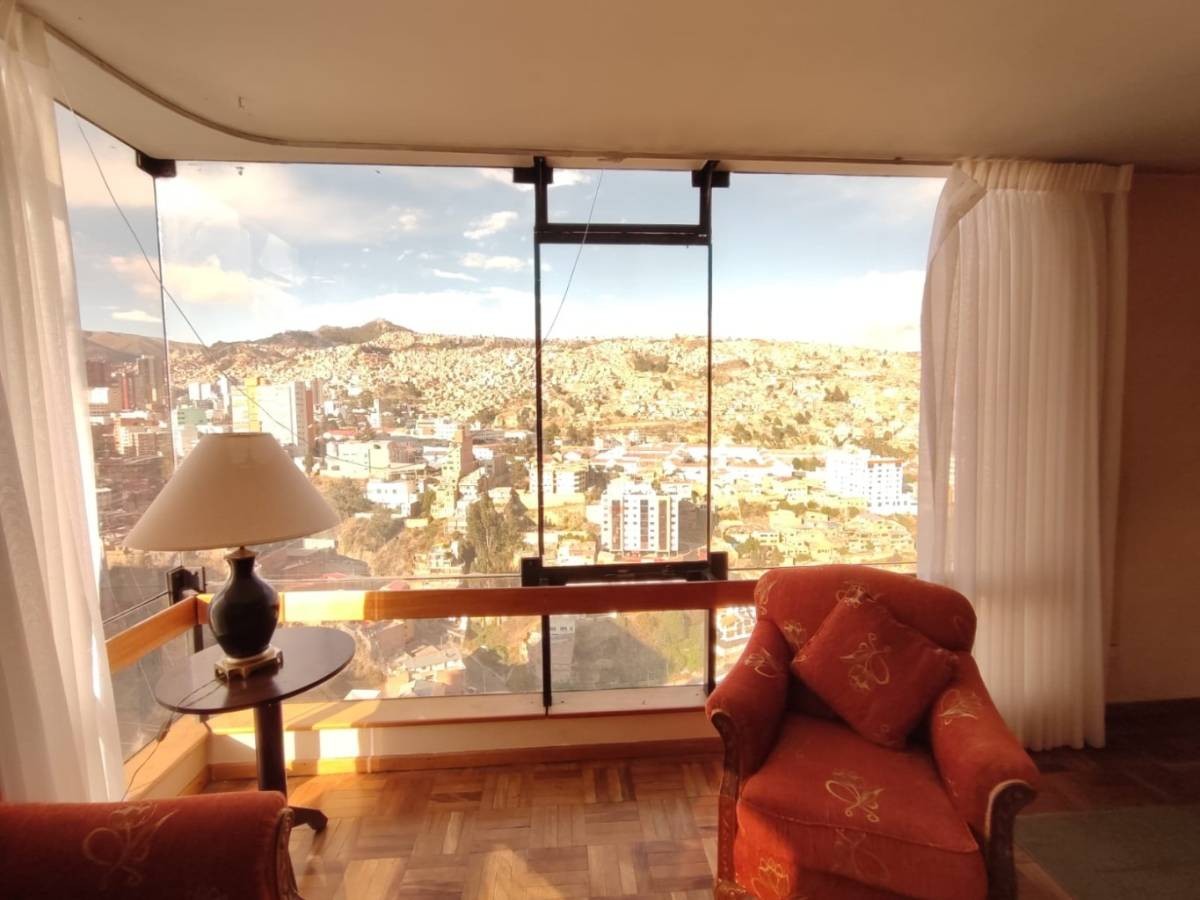 Departamento en San Jorge en La Paz 2 dormitorios 3 baños 1 parqueos Foto 7