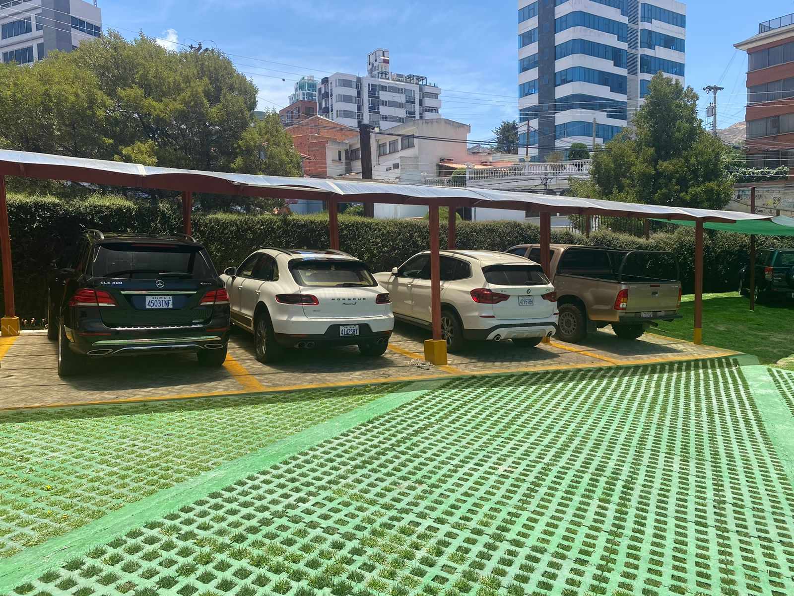 Casa en Irpavi en La Paz 6 dormitorios 5 baños 6 parqueos Foto 3