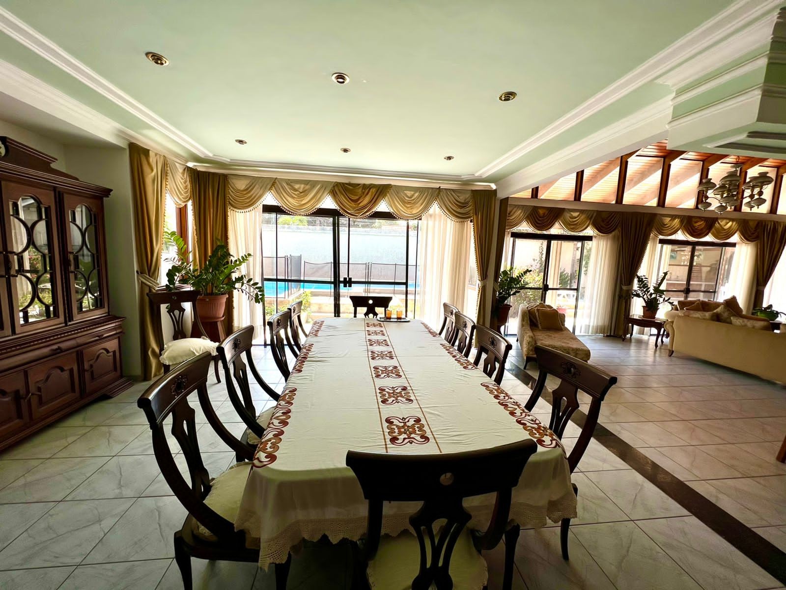 Terreno en VentaEn Ubicación Privilegiada De Ocasión En Venta Amplio Terreno (1.105 m2) con casa Ideal para Desarrollo Inmobiliario o Comercial - 3er Anillo y Radial 26    Foto 11