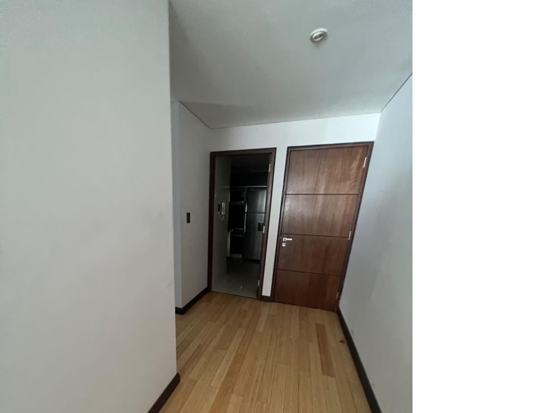 Departamento en AlquilerCalle 10 de calacoto avenida principal  3 dormitorios 3 baños 1 parqueos Foto 26