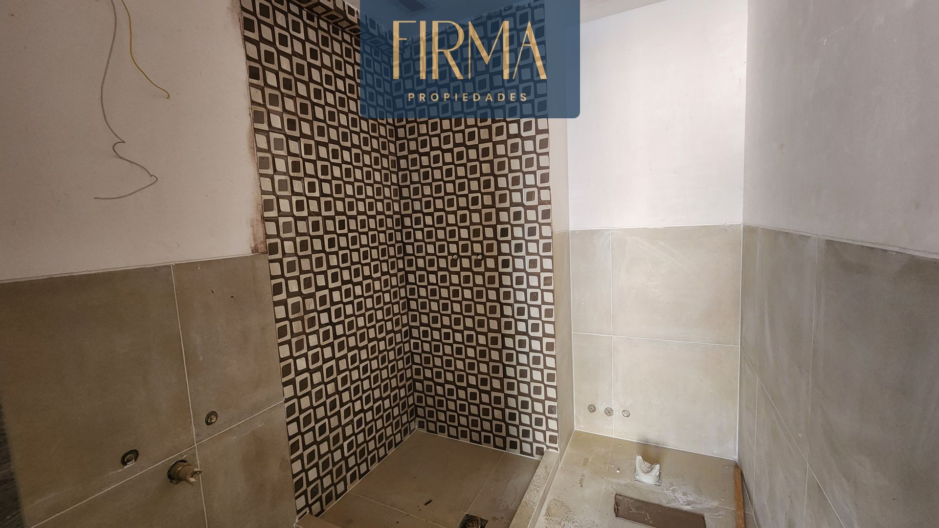 Casa en Achumani en La Paz 4 dormitorios 5 baños 2 parqueos Foto 2