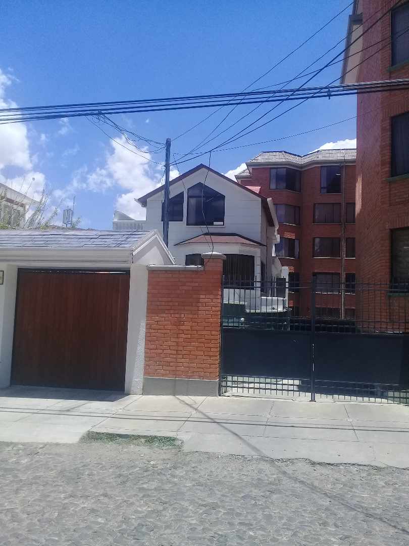 Casa Calacoto, calle 14 Foto 1