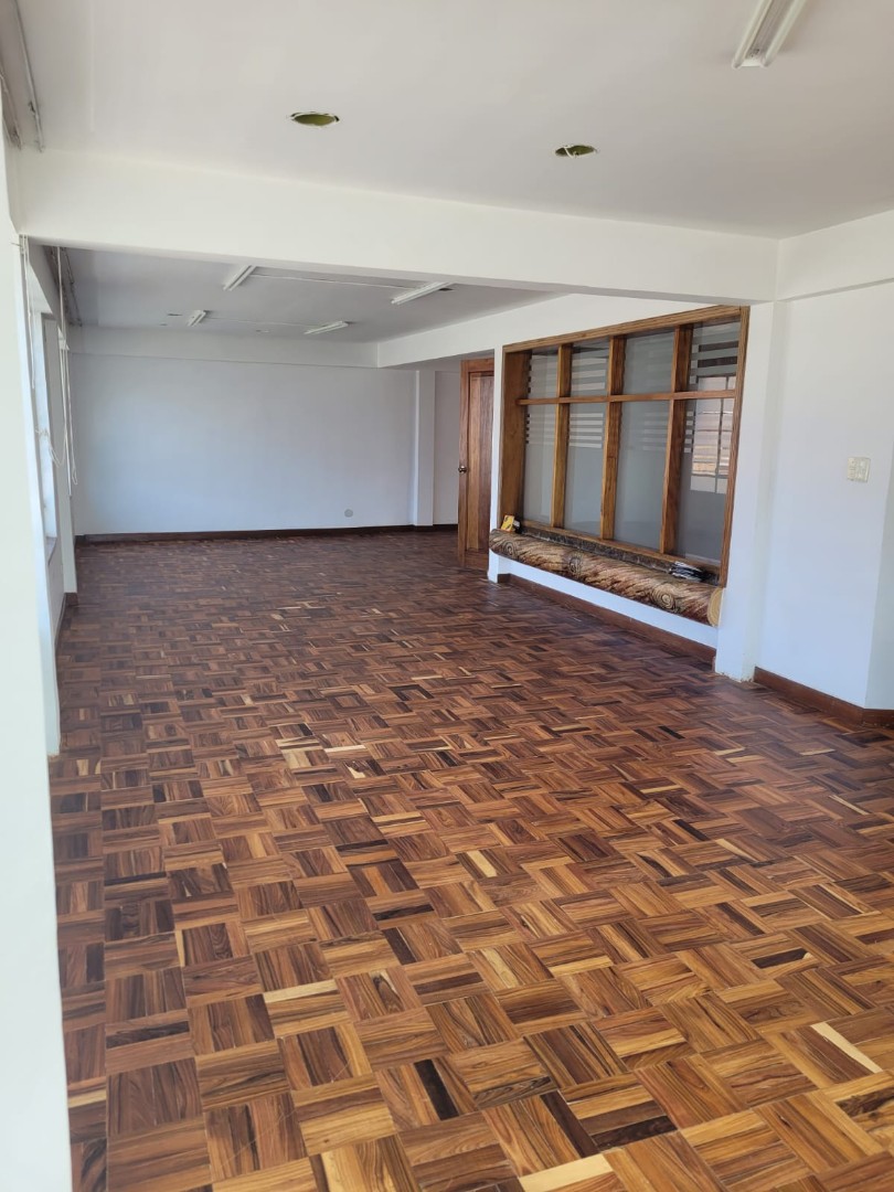 Casa en AlquilerSOPOCACHI -  CASA EN ALQUILER O VENTA -  PARA OFICINAS - 3 PLANTAS  21 dormitorios 5 baños 5 parqueos Foto 3