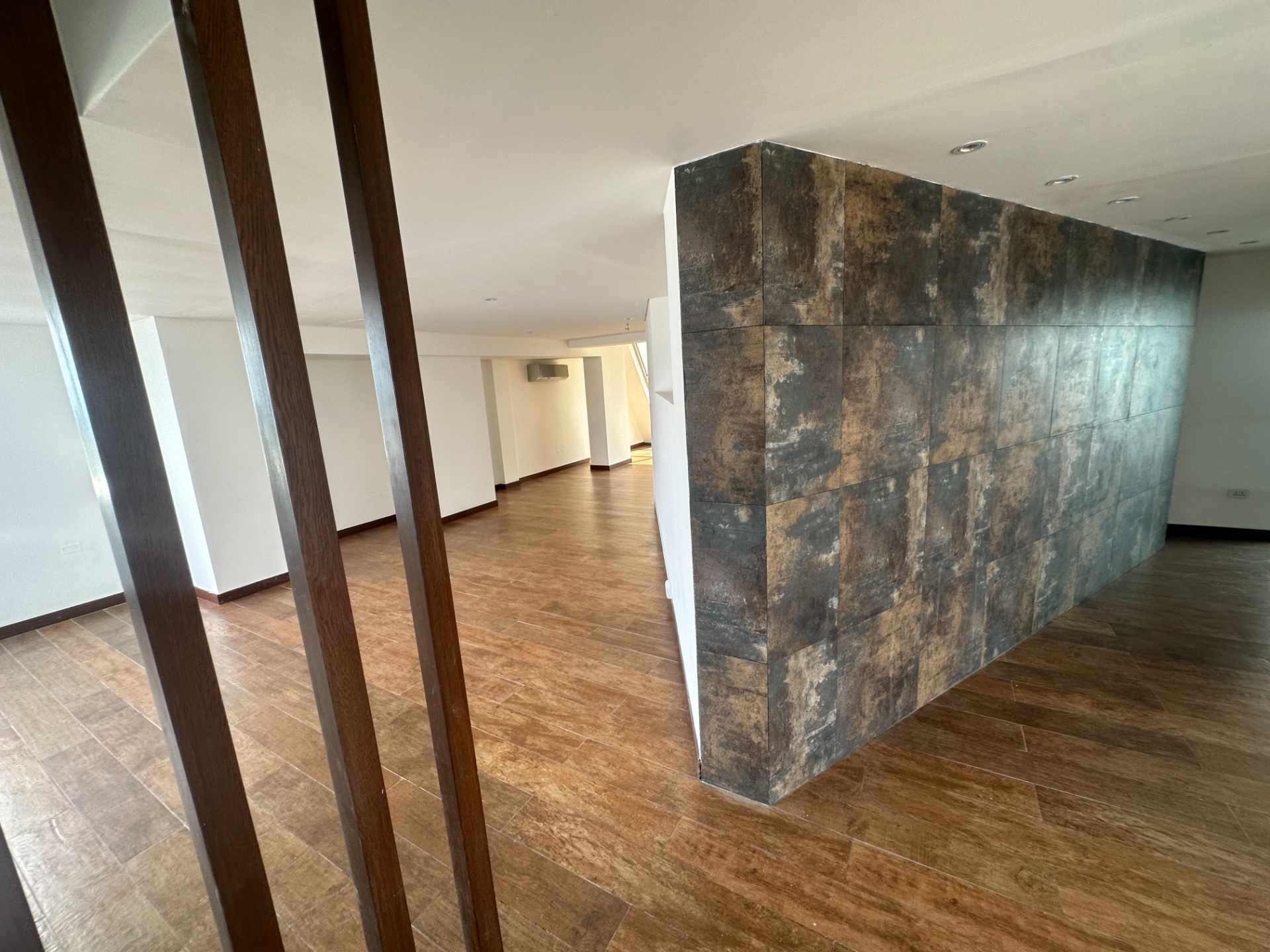 Oficina en Equipetrol en Santa Cruz de la Sierra 10 dormitorios 3 baños 2 parqueos Foto 11