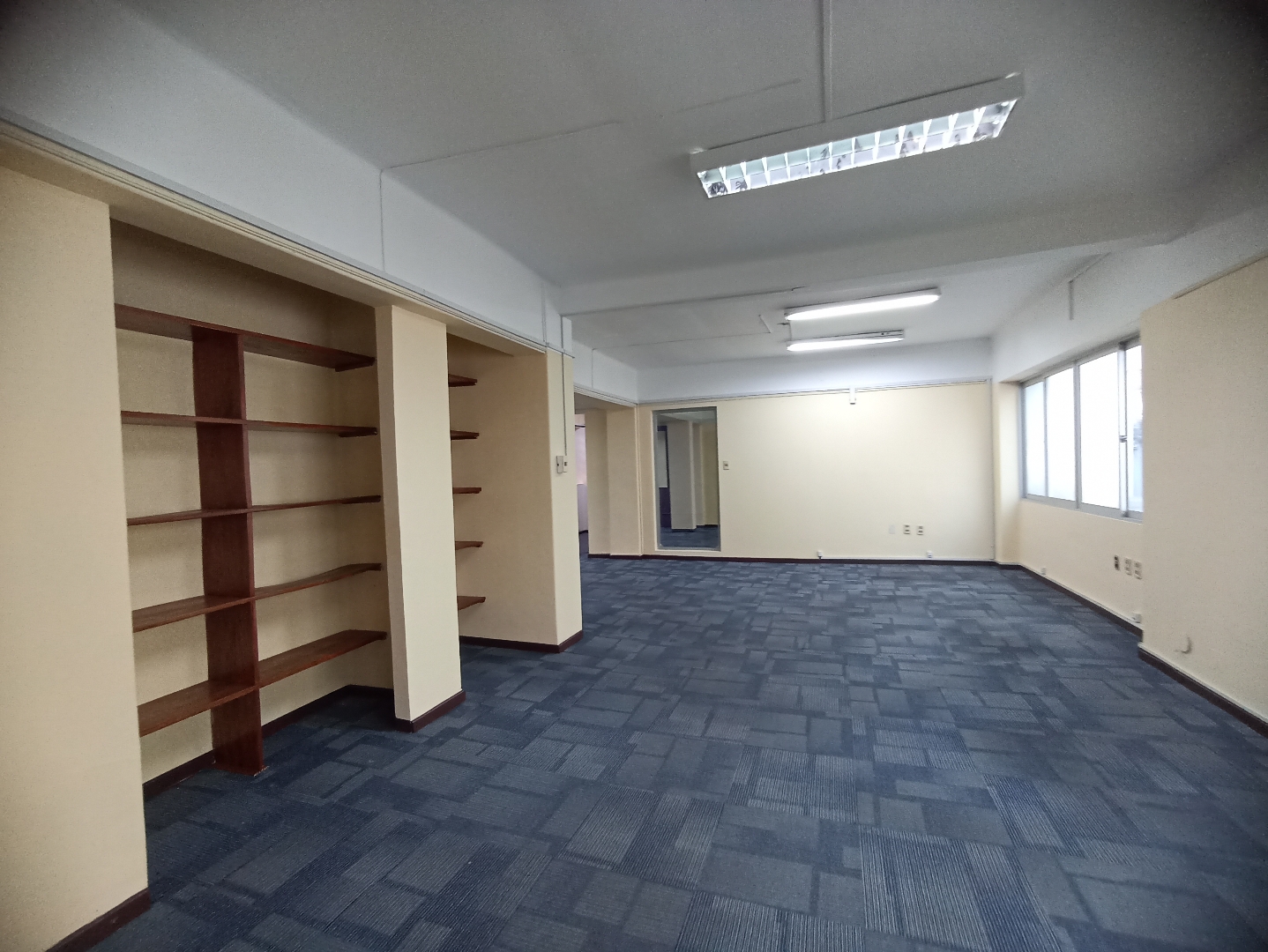 Oficina en Miraflores en La Paz 13 dormitorios 5 baños 2 parqueos Foto 29