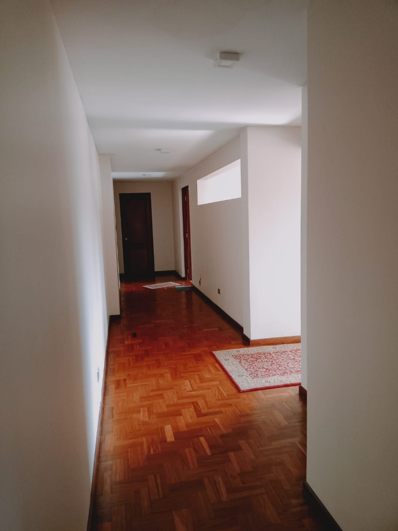 Departamento en Cota Cota en La Paz 3 dormitorios 4 baños 1 parqueos Foto 3