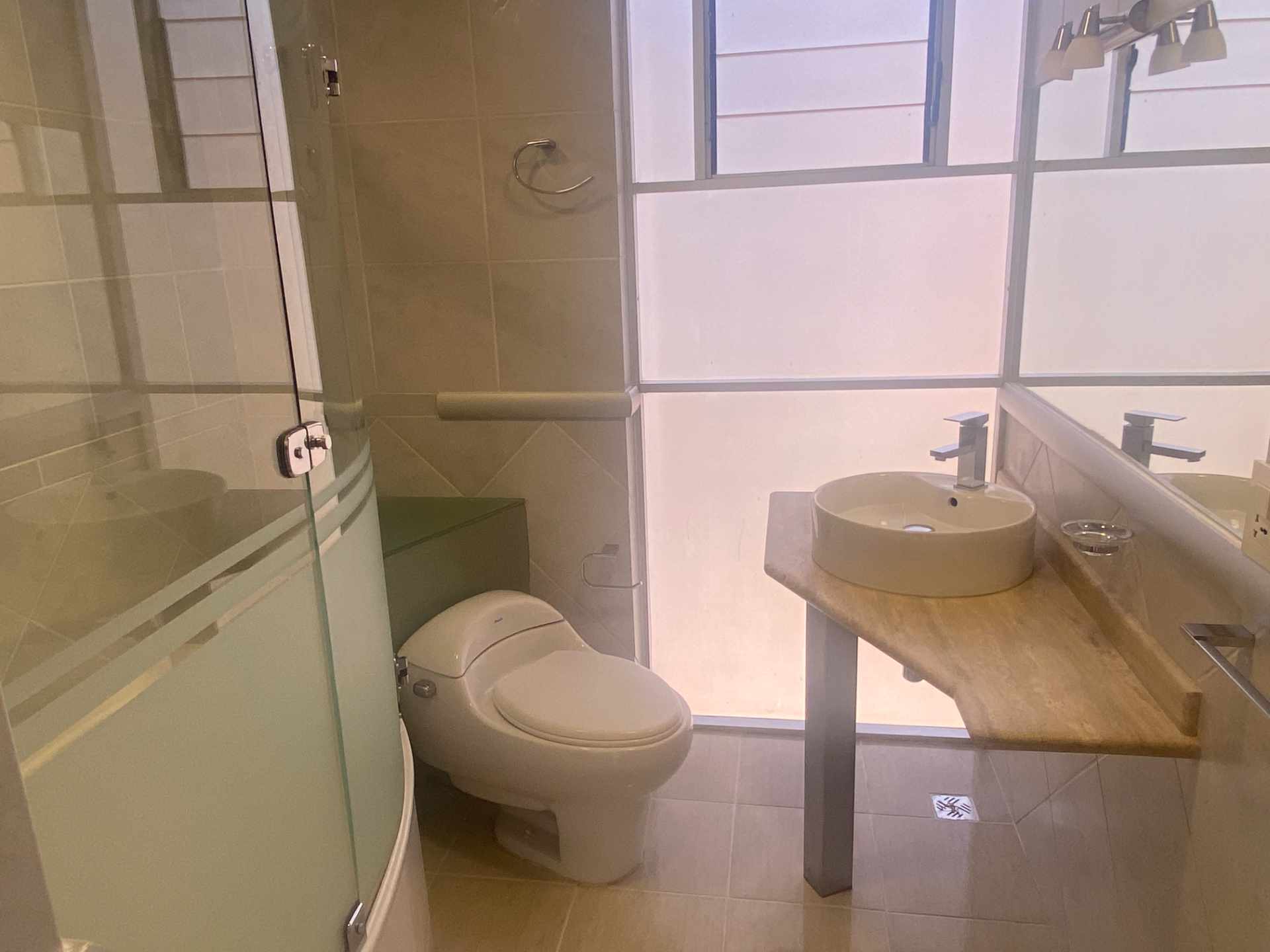 Departamento Av las Violetas #22 Altura calle 31 Foto 12