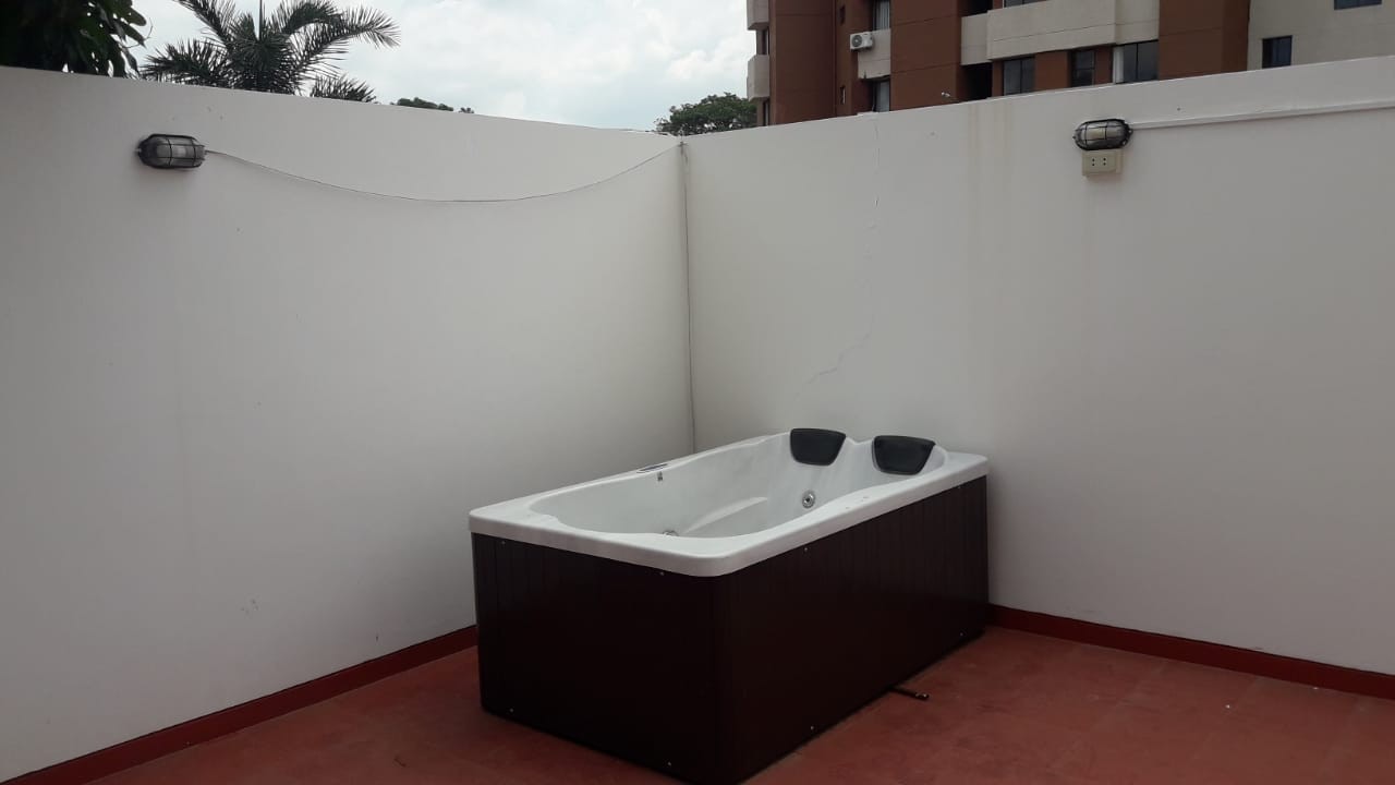 Departamento en AlquilerAvenida Velarde esquina Ana Barba Foto 14