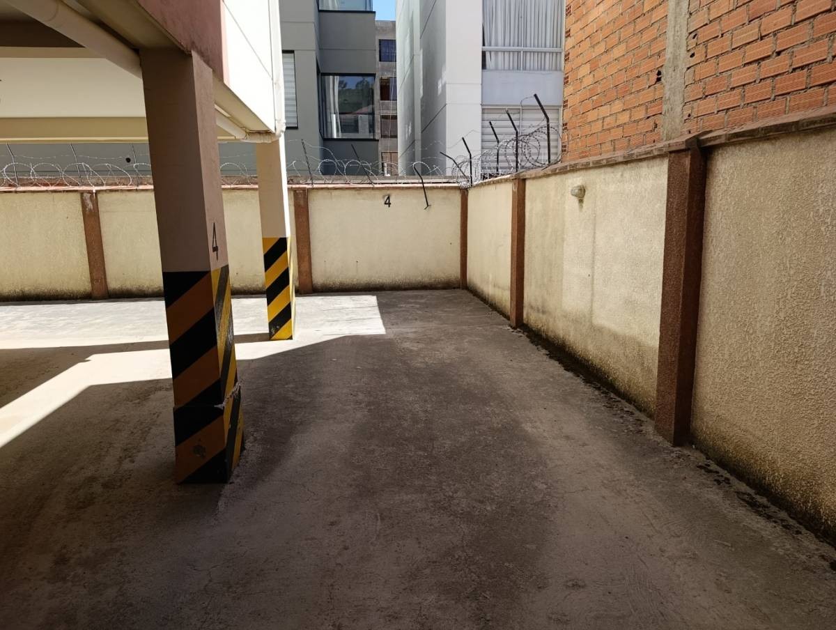 Departamento en Achumani en La Paz 4 dormitorios 3 baños 1 parqueos Foto 12