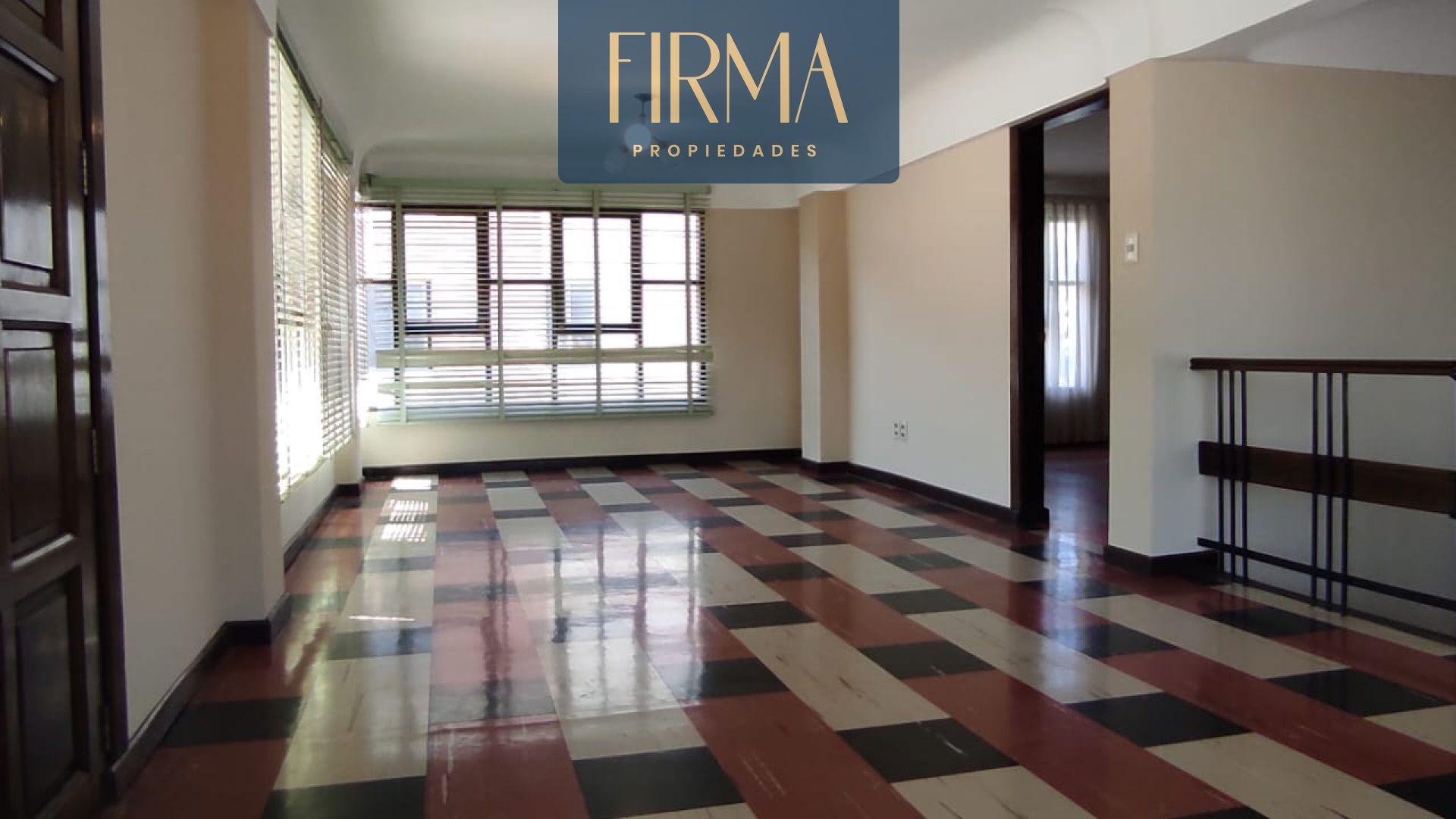 Casa en Achumani en La Paz 4 dormitorios 4 baños 2 parqueos Foto 3