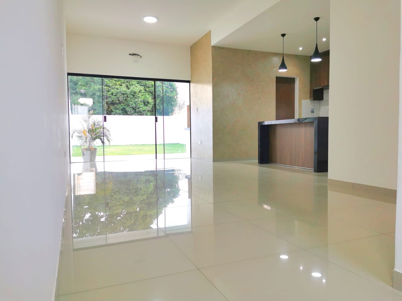 Casa en VentaAV. BANZER - CONDOMINIO CASA DE  CAMPO 4 dormitorios 4 baños 2 parqueos Foto 4