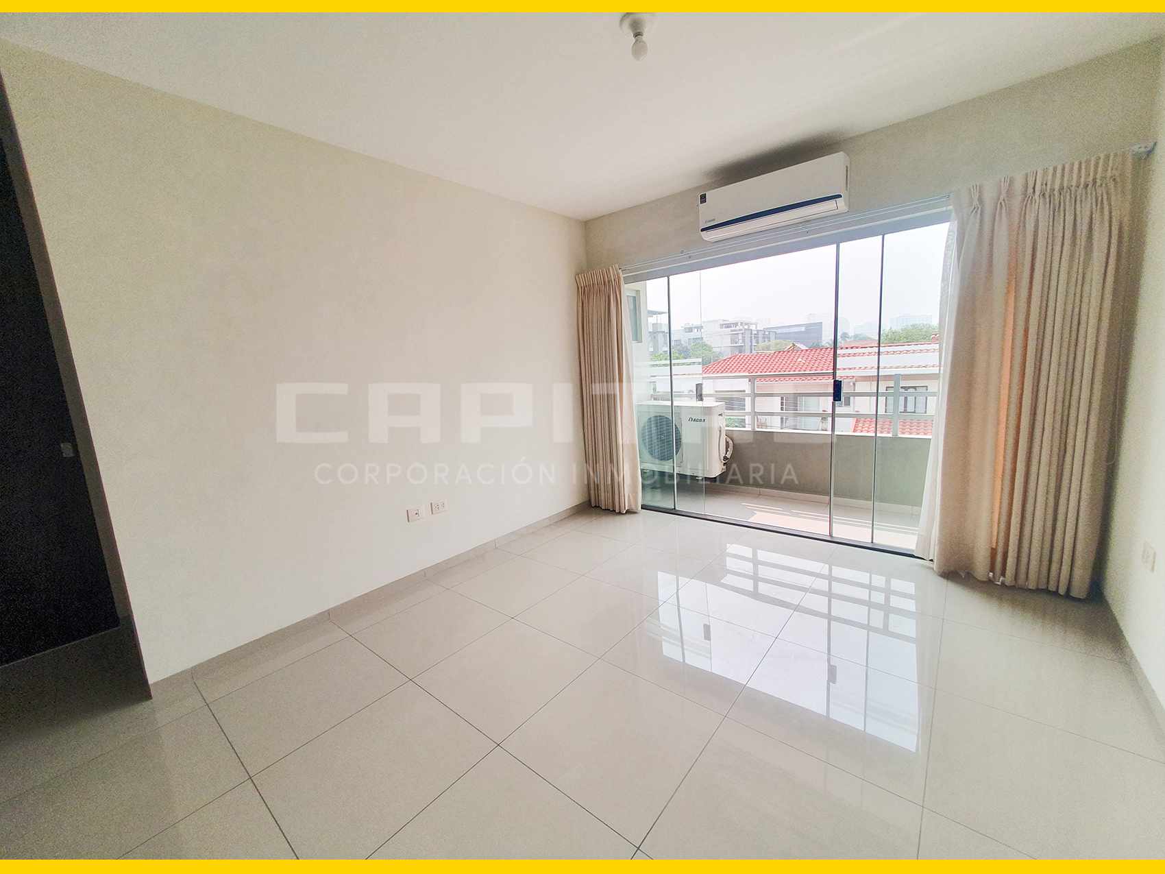 Departamento en AlquilerMONOAMBIENTE SIN AMOBLAR Y CON PARQUEO EN CONDOMINIO ZONA AV CANAL ISUTO Foto 10