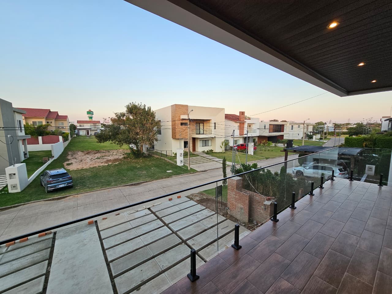 Casa en Urubó en Santa Cruz de la Sierra 5 dormitorios 7 baños 6 parqueos Foto 8