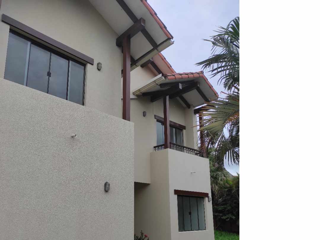 Casa en Entre 2do y 3er anillo Norte en Santa Cruz de la Sierra 3 dormitorios 3 baños 2 parqueos Foto 11