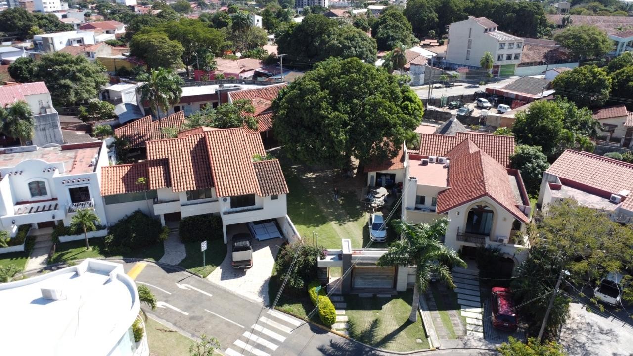 Terreno en VentaBarrio Norte al frente del Mall las Brisas     Foto 5