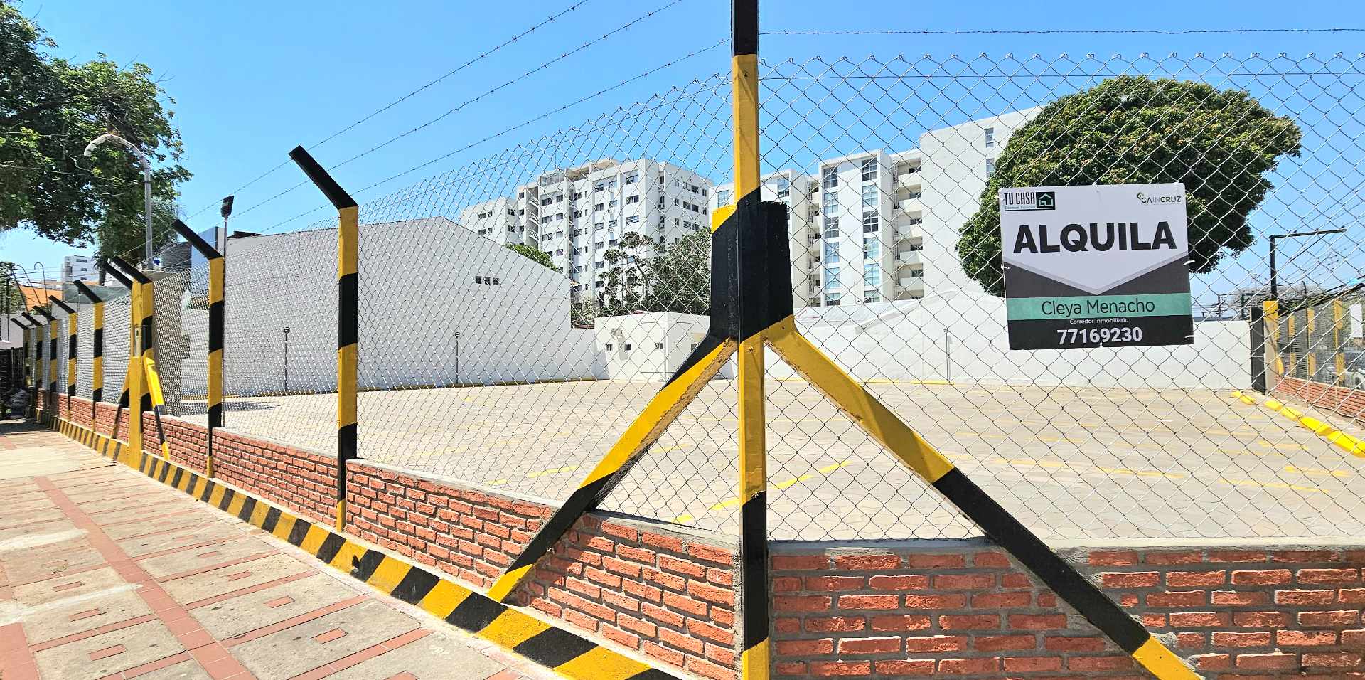 Terreno en AlquilerAv. Ejército Nacional- Frente al Estadio     Foto 1