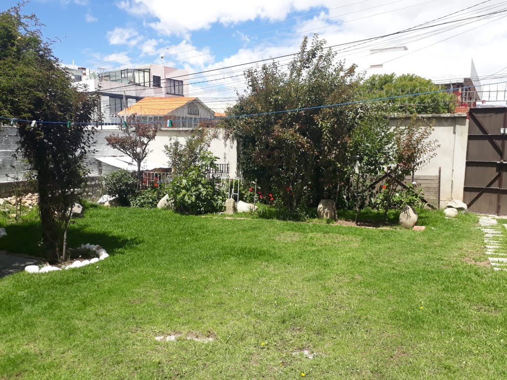 Casa en VentaCerca del colegio FRANCO  5 dormitorios 4 baños 3 parqueos Foto 3
