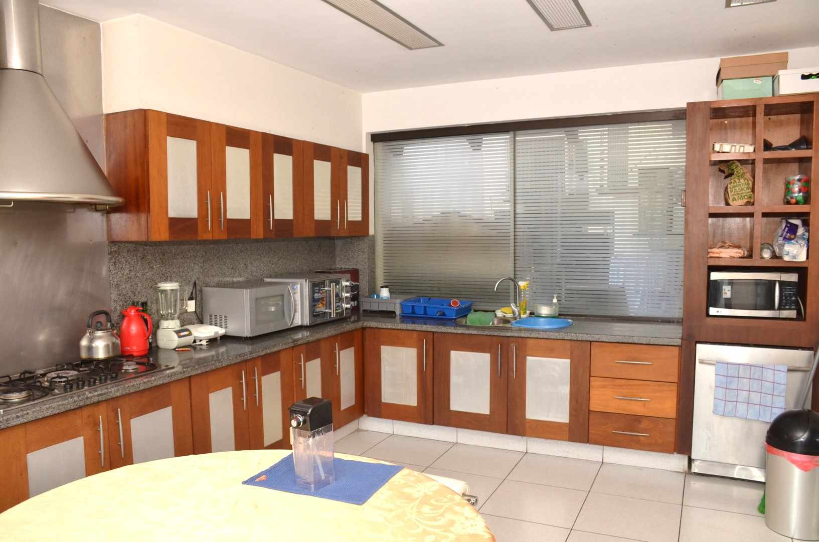 Casa en Entre 2do y 3er anillo Norte en Santa Cruz de la Sierra 5 dormitorios 4 baños 2 parqueos Foto 18