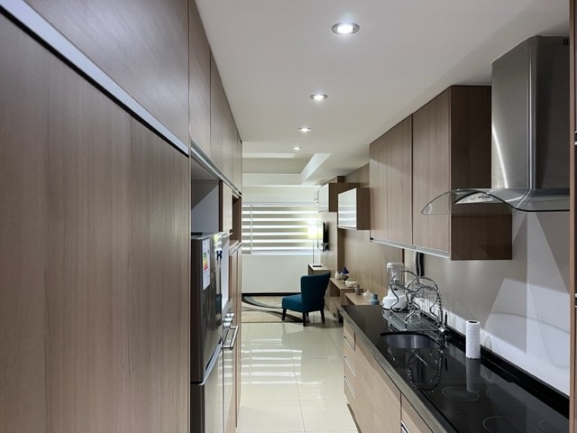 Departamento en AlquilerCondominio Onix, ubicación top y exclusiva en Equipetrol Norte, próximo a Manzana 40, Hotel Camino Real, Supermercados Hipermaxi, Shopping Fidalga, Mall Ventura, bancos, farmacias, cafés y restaurantes. Cerca de todo a pie. 1 dormitorios 1 baños 1 parqueos Foto 2