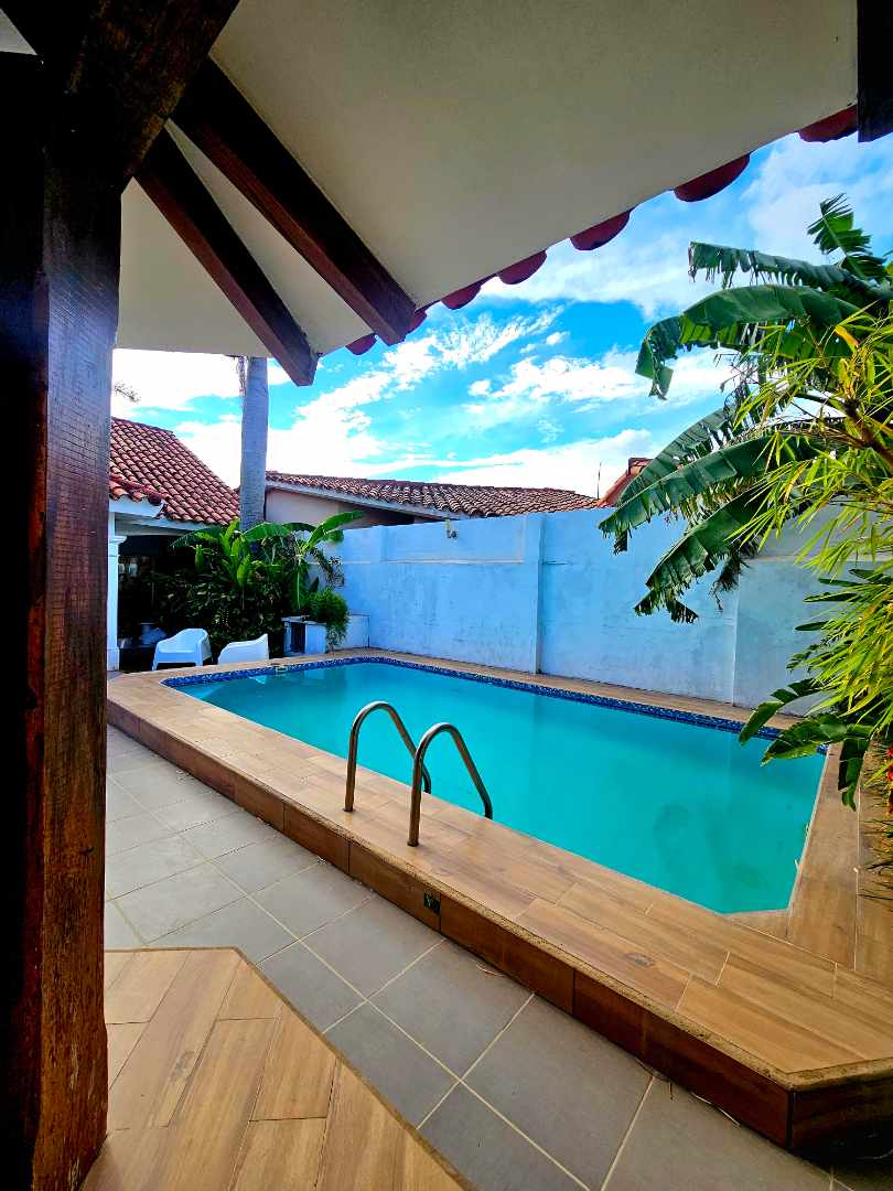 Casa en VentaZona Oeste
3er y 4to Anillo Av. PIRAÍ 
(Barrio Las Palmas) 4 dormitorios 4 baños 2 parqueos Foto 14