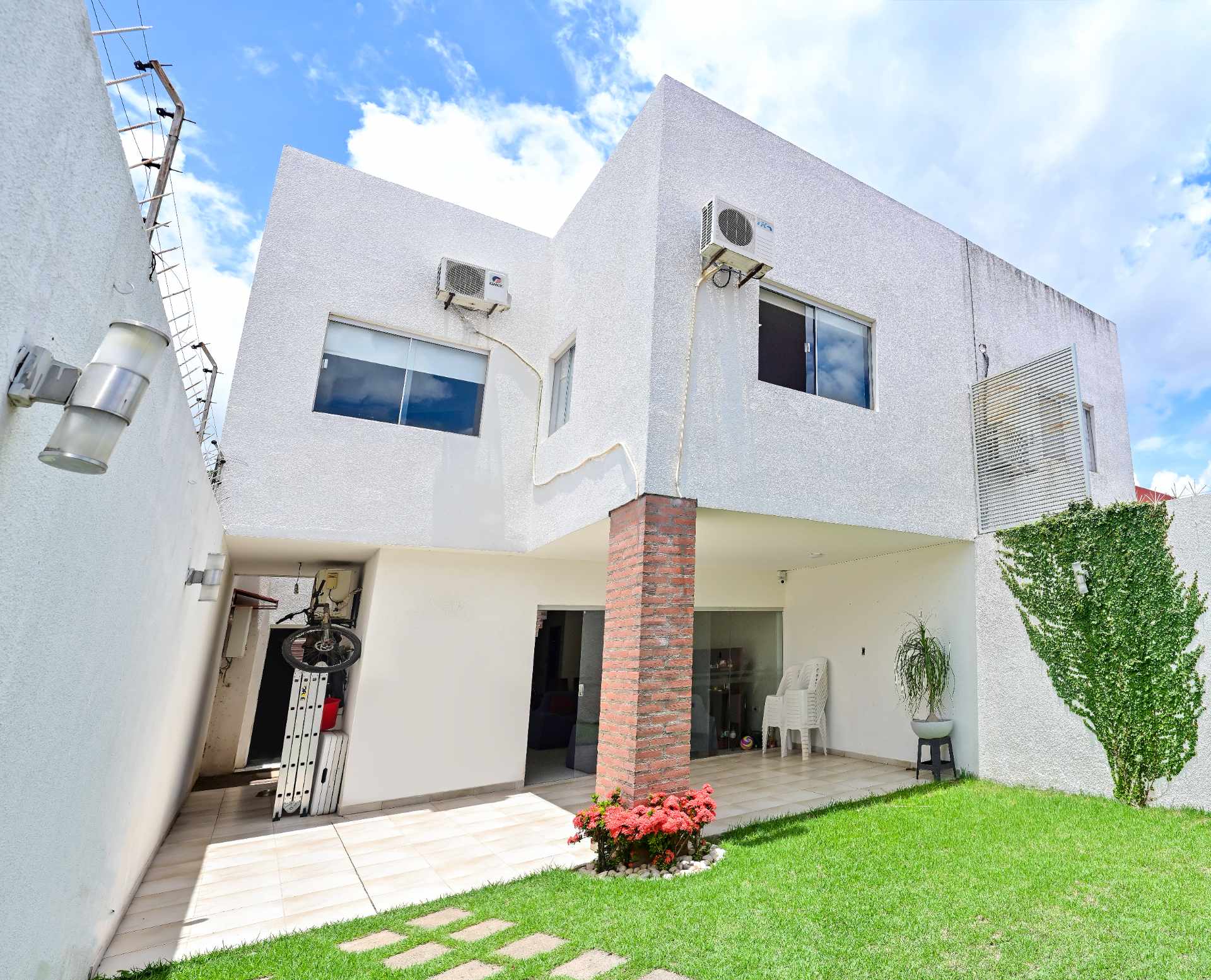 Casa en VentaAv Pirai 4 to anillo  3 dormitorios 4 baños 2 parqueos Foto 2