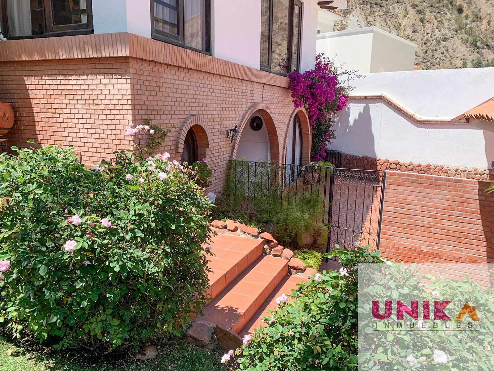 Casa en La Florida en La Paz 3 dormitorios 5 baños 3 parqueos Foto 1