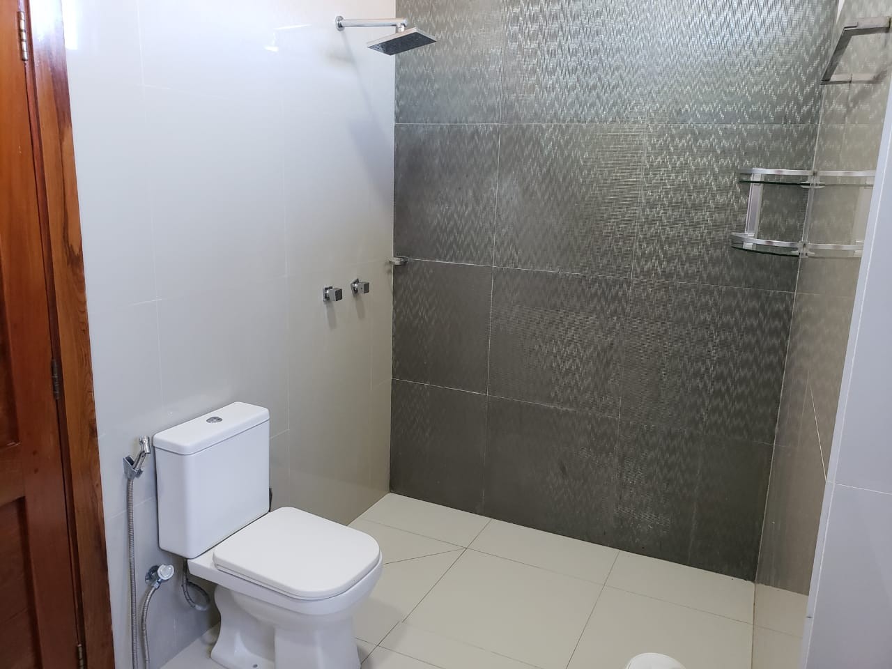 Casa en Doble vía La Guardia en Santa Cruz de la Sierra 4 dormitorios 4 baños 4 parqueos Foto 11