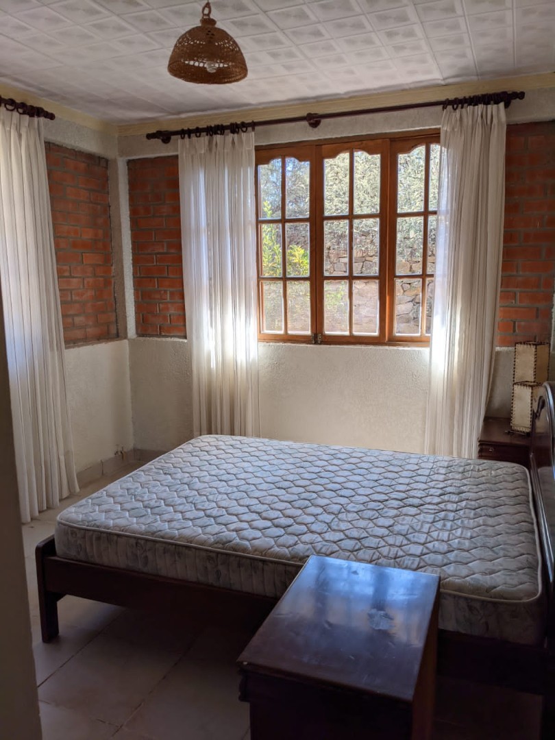 Casa en Tomatitas en Tarija 4 dormitorios 3 baños 6 parqueos Foto 11