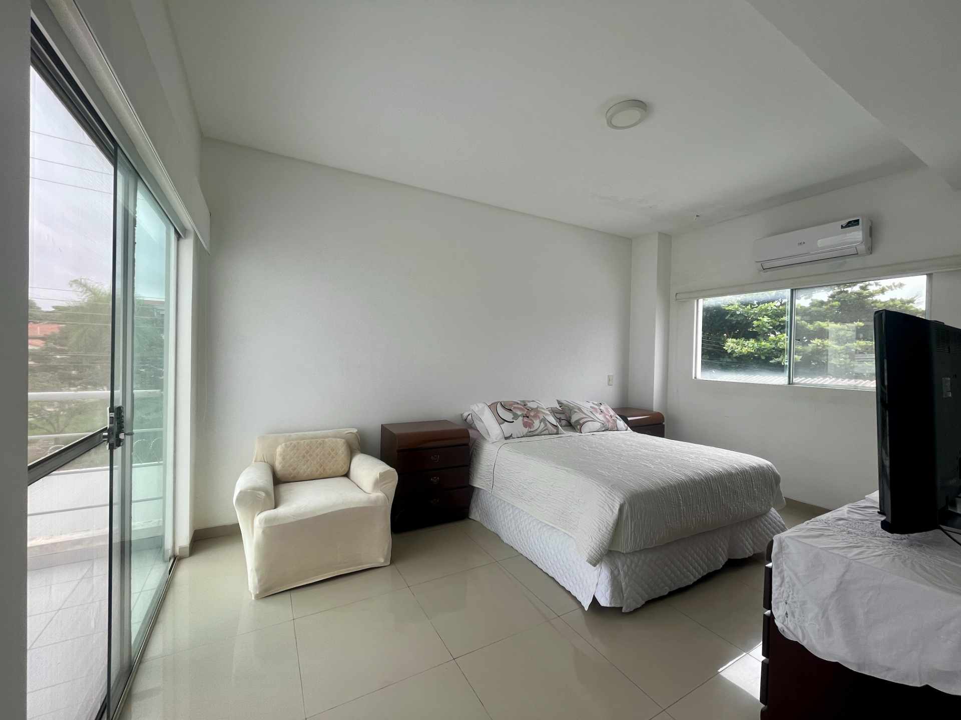 Casa en Entre 3er y 4to anillo Oeste en Santa Cruz de la Sierra 3 dormitorios 3 baños 2 parqueos Foto 10