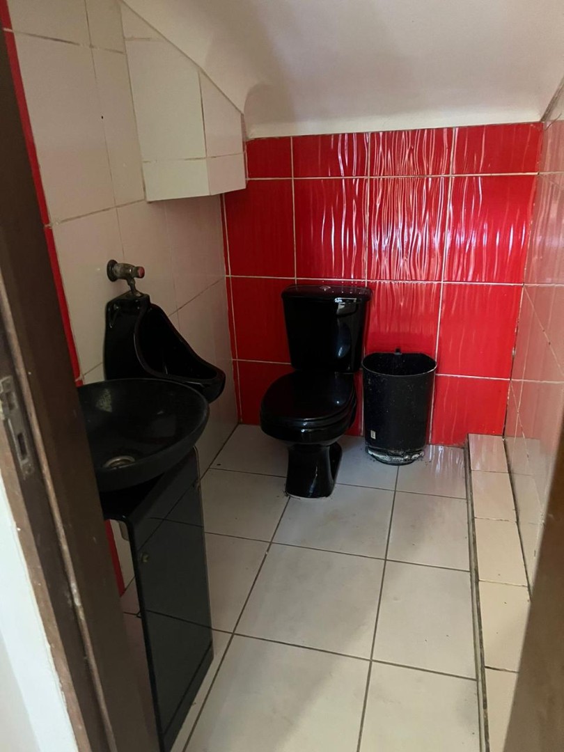 Local comercial en Entre 2do y 3er anillo Norte en Santa Cruz de la Sierra  1 baños  Foto 2