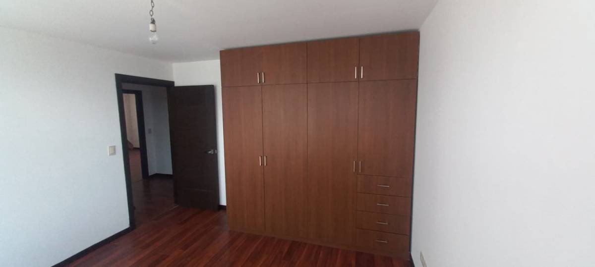 Departamento en El Pedregal en La Paz 3 dormitorios 3 baños 1 parqueos Foto 11